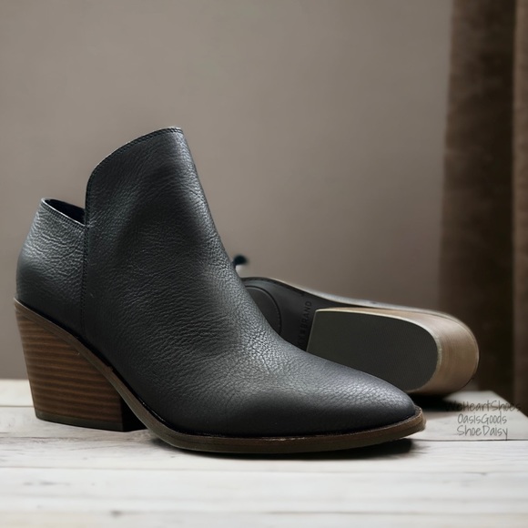 NIB Lucky Brand Sauci Almond Toe Block Heel Leather Ankle Booties Black 8.5M - Picture 4 of 12